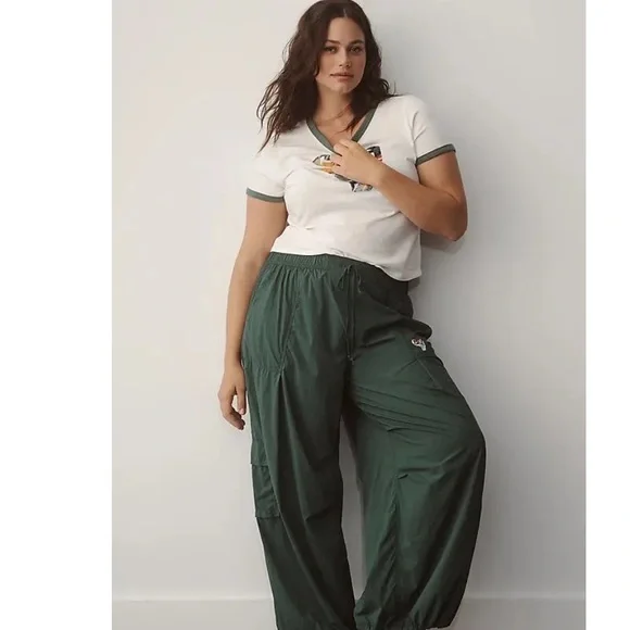 Base Jump Parachute Pants
GOLA/ Anthropologie 
NWOT
COLOR - Hunter Green - Picture 8 of 11